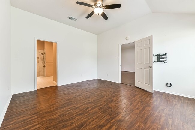 Building Photo - 3327 S Country Meadows Ln