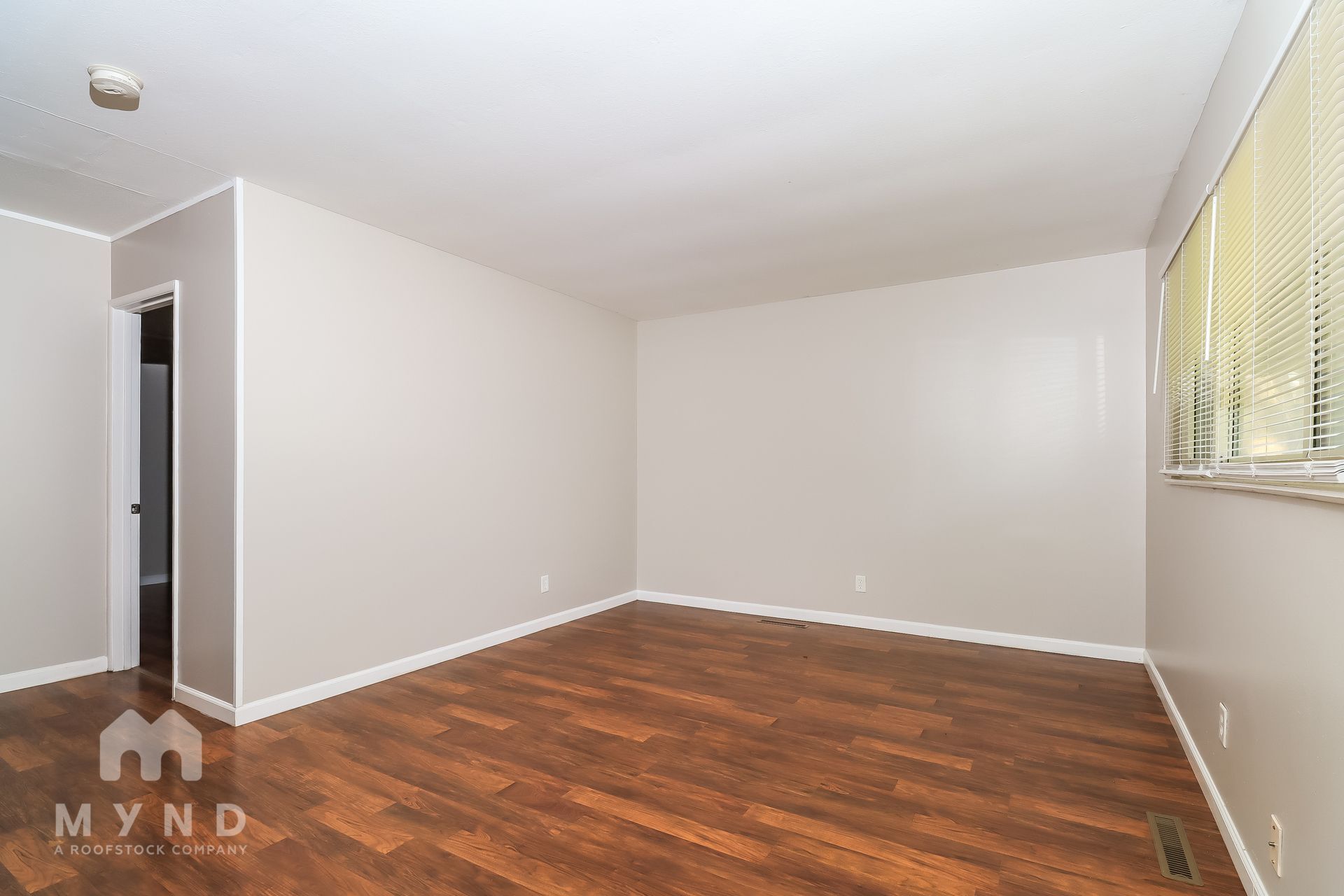 Building Photo - 3049 Bluefield Dr