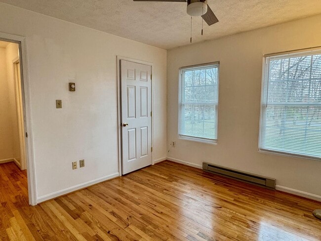 Building Photo - 236 Nottoway Dr