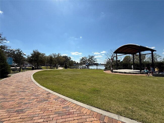 Building Photo - 7117 Dilly Lake Ave