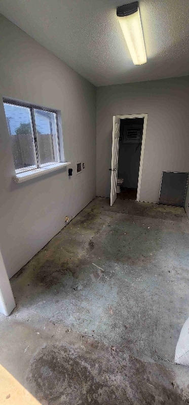 Building Photo - 200 Poinsetta Ln