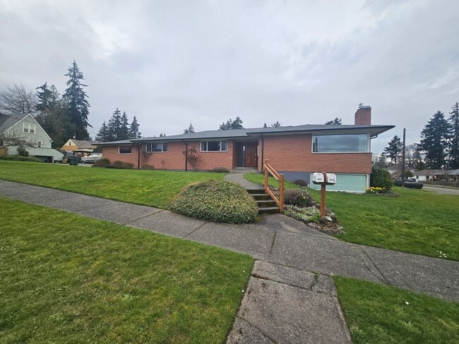 Building Photo - 1404 S Cherry St