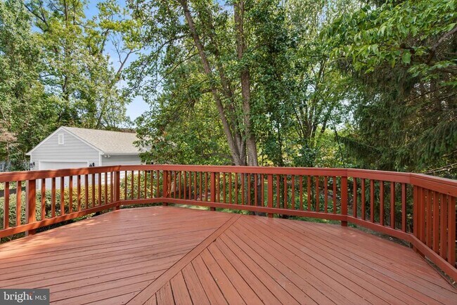 Building Photo - 9801 Meadow Valley Dr