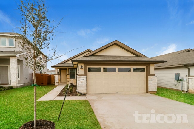 Building Photo - 5208 Saddle Clb Dr