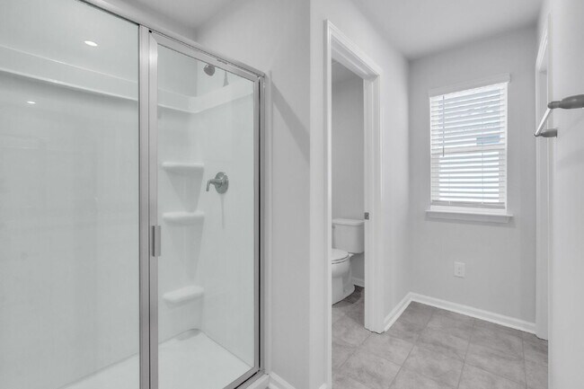 Building Photo - PRICE DROP! Spacious Westbriar Woods Home ...