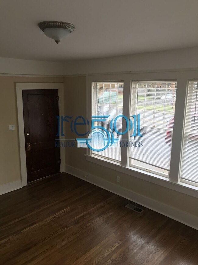 Building Photo - 1305 Kavanaugh Blvd