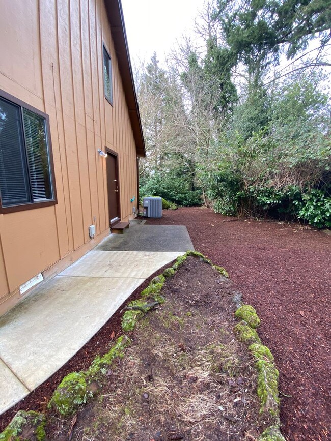 Building Photo - Fantastic SE Salem 3-Bedroom Home in Prime...