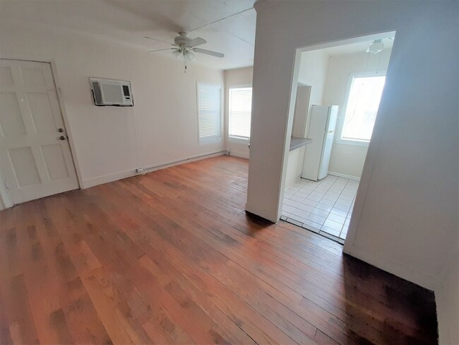 Building Photo - 1/1 Ground Floor Apartment in Downtown Tar...