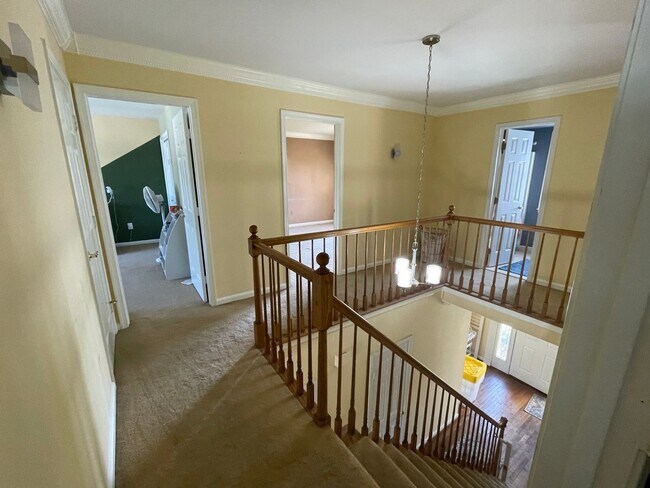 Building Photo - 727 Macphail Ct S