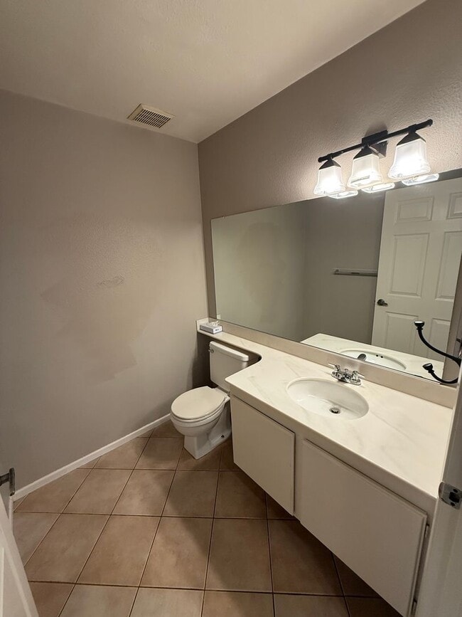 Building Photo - 3 Bedroom, 2.5 Bath Two-Story Townhome in Tierrasanta