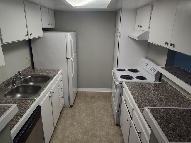 Building Photo - Gorgeous 2 bed Aurora condo for rent