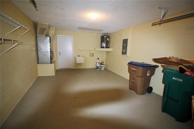 Building Photo - 222 Olivewood Ct