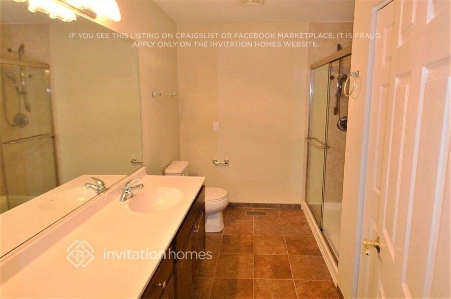 Building Photo - 1941 Royal Ln