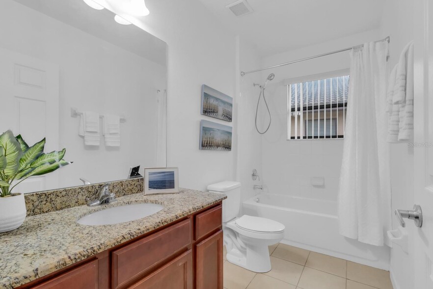 Building Photo - 2943 Casabella Dr