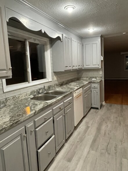 Building Photo - 34 N Elmhurst Ave