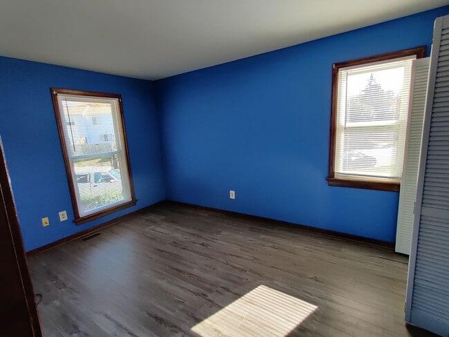 Building Photo - 3 bedroom townhouse