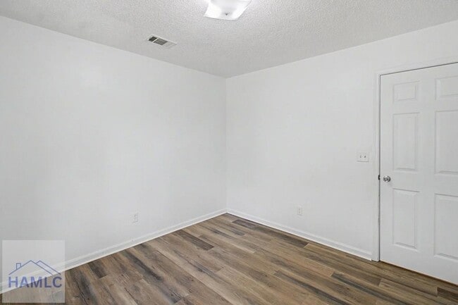 Building Photo - 342 Sheila Dr