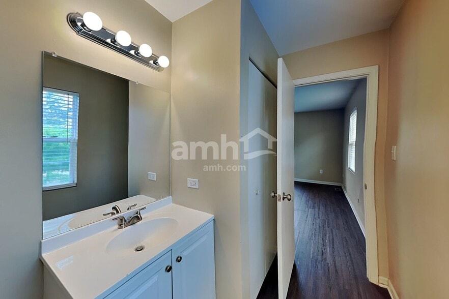 Building Photo - 5301 Sunmeadow Dr