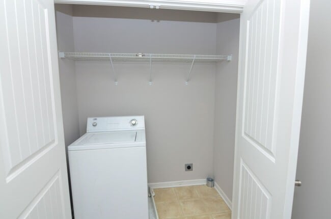 Building Photo - 2455 New Holland Cir