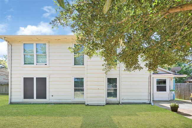 Building Photo - 8031 Summer Pl Dr