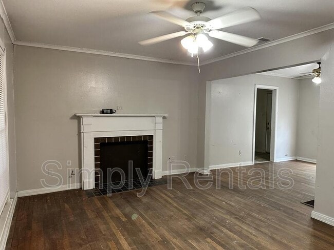 Primary Photo - 1012 Pecan Ave