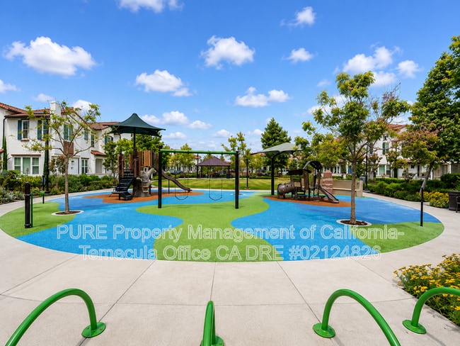 Building Photo - 30383 Town Square Dr