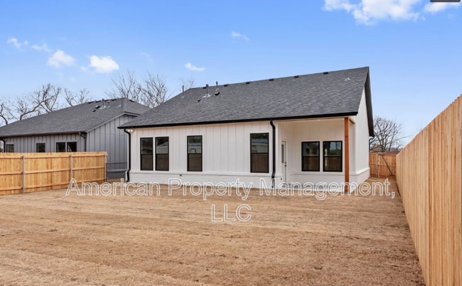 Building Photo - 311 N Choctaw Ave