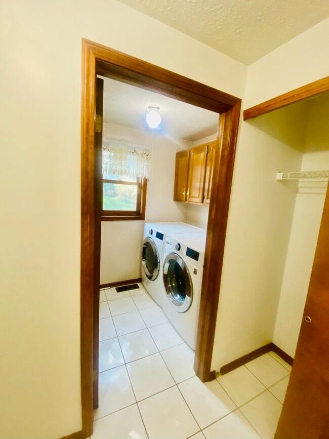 Building Photo - 473 Montvale Ln