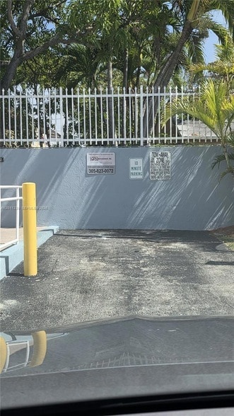 Building Photo - 2575 SW 27th Ave