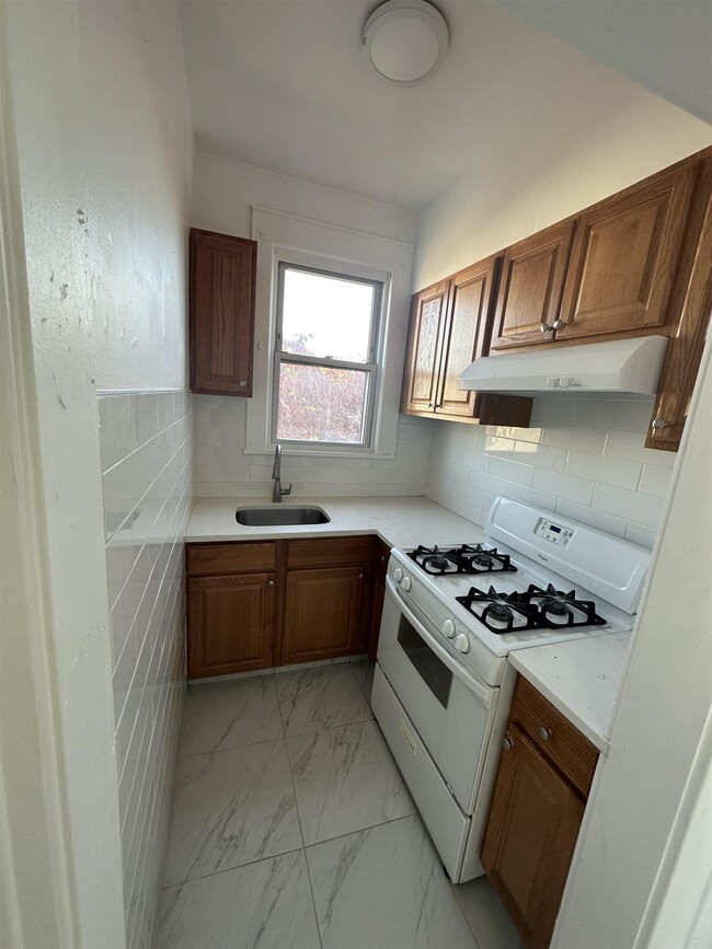 Building Photo - 79 Kipp Ave