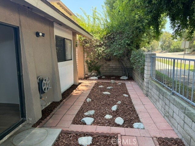Building Photo - 2324 Raintree Dr