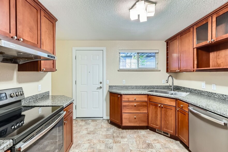 Primary Photo - 4216 Zuni St