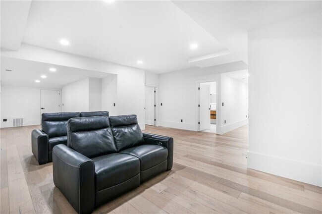 Building Photo - 507 Karen Ln