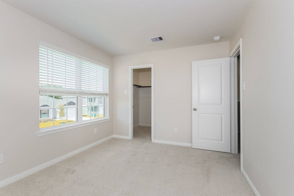 Building Photo - 16426 Honeysuckle Hl Dr