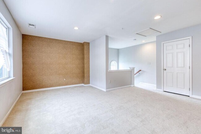 Building Photo - 9301 Paragon Way