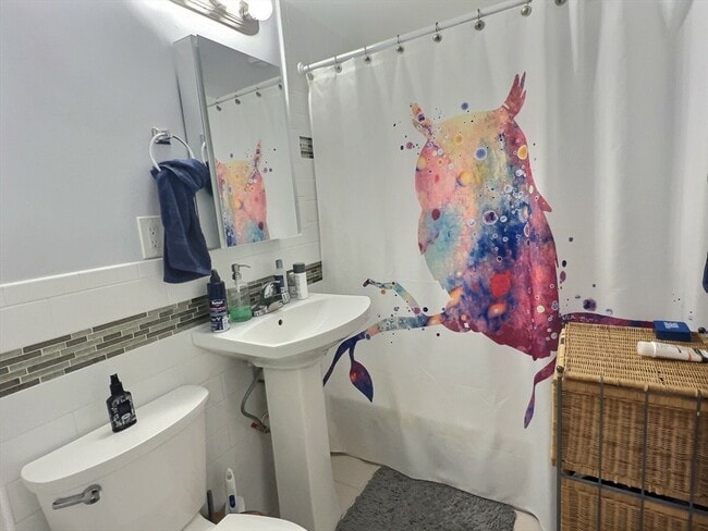 Building Photo - 217 Kent St