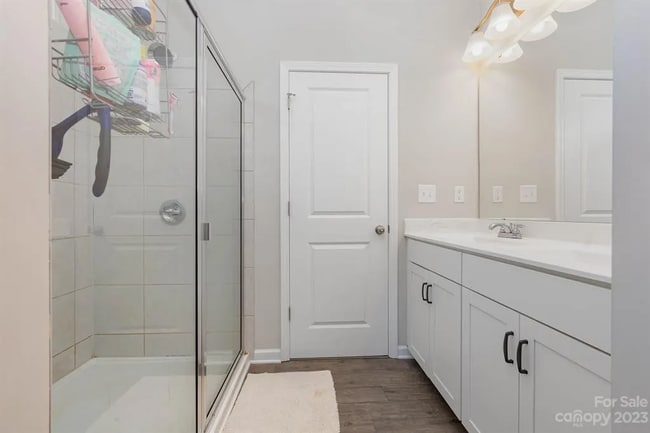 Building Photo - 549 Kiser Ln