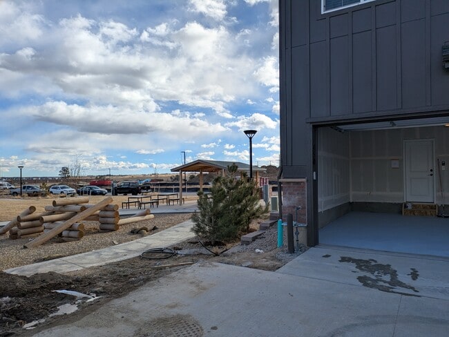 Building Photo - 450 Millwall Cir