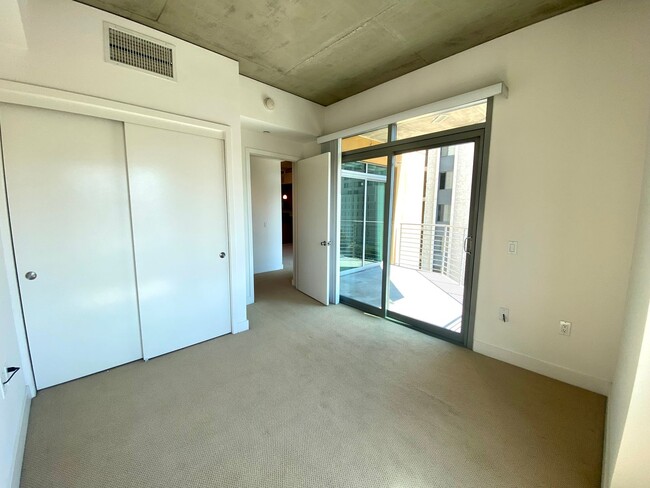 Building Photo - Downtown Views from Cortez Hill! Tall Ceil...