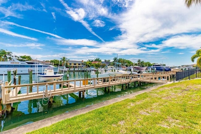 Primary Photo - 745 Pinellas Bayway S