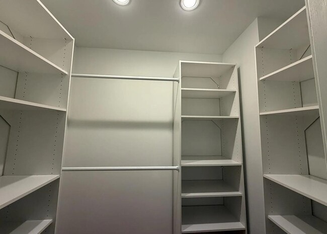 Building Photo - 8125 River Rd