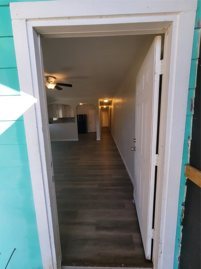 Building Photo - 715 11th St