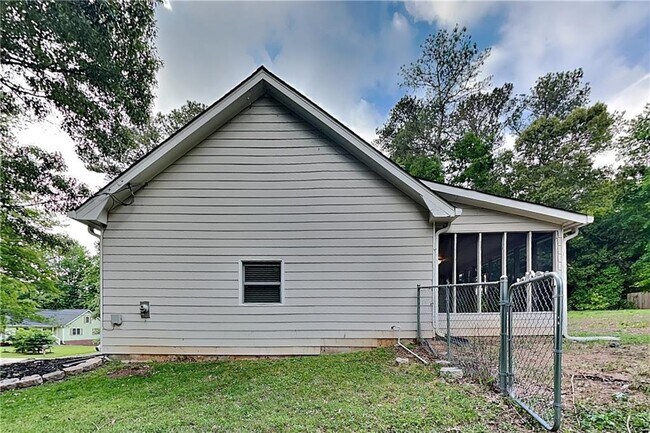 Building Photo - 2075 Pinella Dr