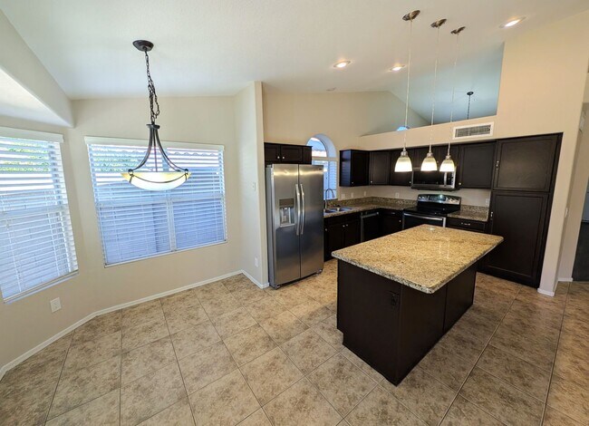 Building Photo - 3 Bedroom Plus an Office Home in the Candlewood Community Near S Cooper Rd and W Warner Rd!