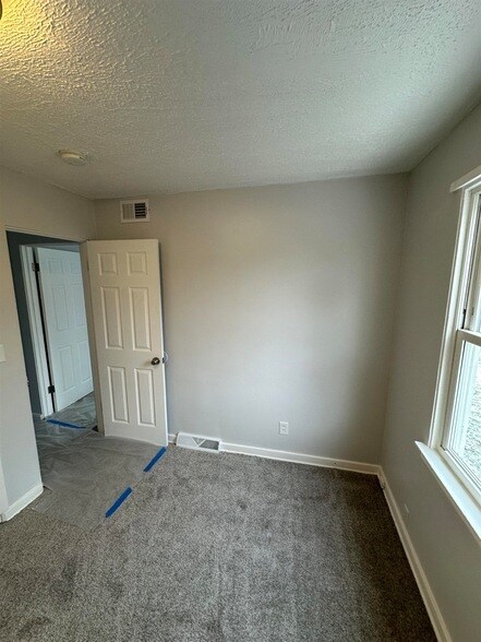 Building Photo - 748 S 24th St