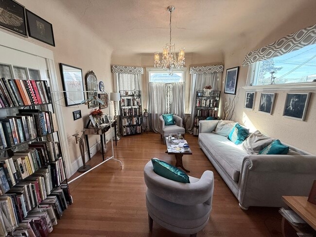 Building Photo - 700 Apgar St