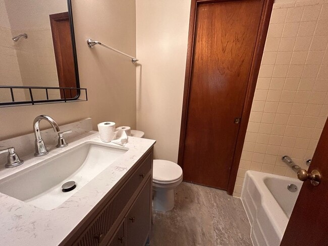 Building Photo - Cute 3 bed 1 bath