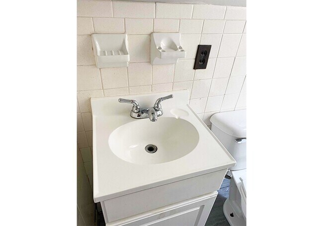 Building Photo - 3300 Jefferson Ave