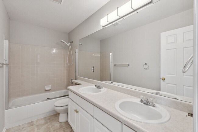 Building Photo - Fantastic 4 Bed with Office in The Farm