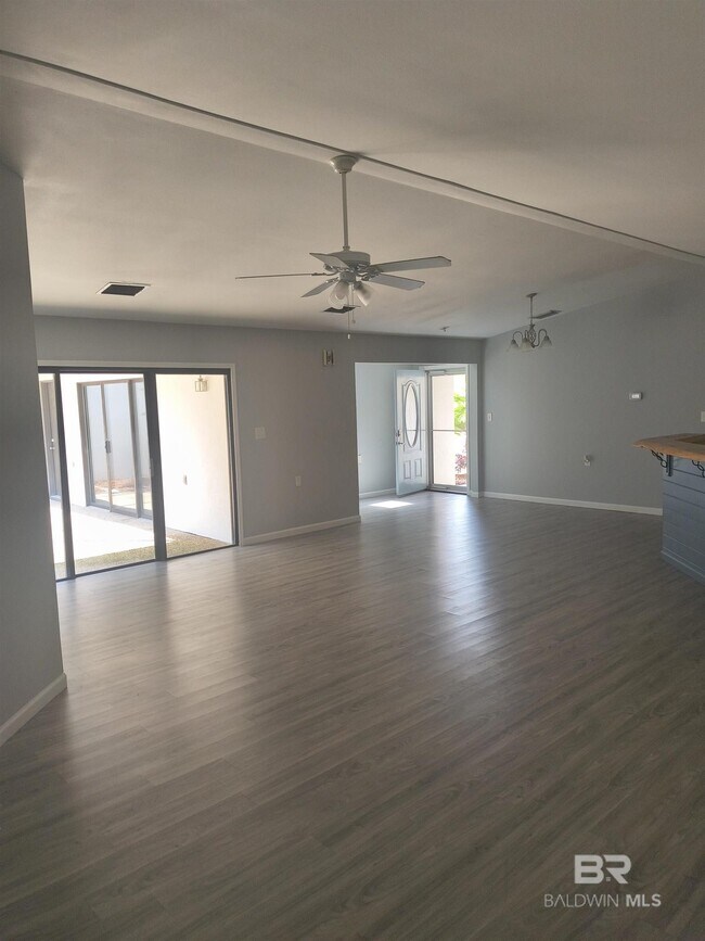 Building Photo - 318 W Fort Morgan Rd